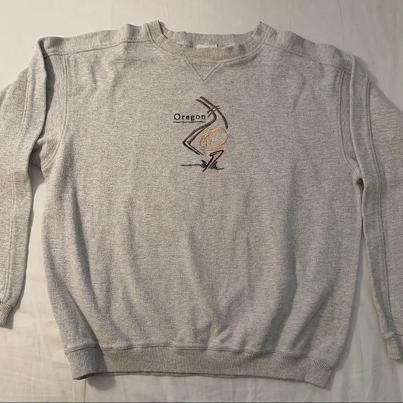 Comfy Oregon Crewneck !🤍 - Picture 3 of 5